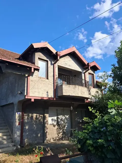 Се продава куќа во Лисиче
