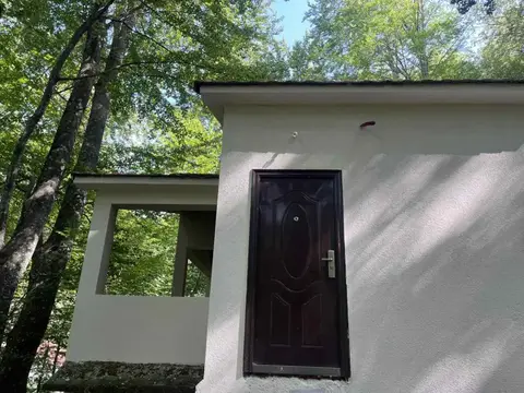 Се продава вила, нова градба од 98м2, со чиста документација, во викенд населбата "смрдлива вода" крај Гевгелија. Досе