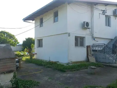Prodavam kukja 95m2 so dvor 2600 m2 Rzanichino, Petrovec