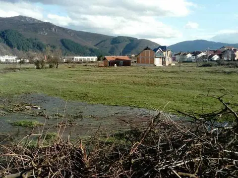 Се продаваат две парцели во КО Кичево вон град, м.в. „Вл