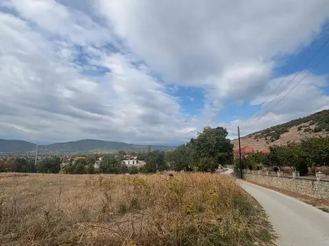 Плац со Маркица за куќа, Лескоец