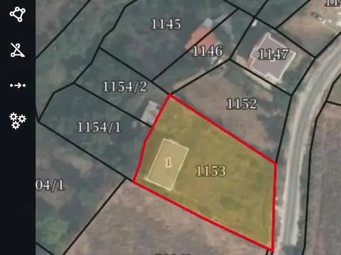 Нива од 1700м² со изграден објект од 220м² (1153 & 1154/2)