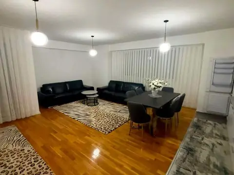 Se izdava cetirisoben stan butel