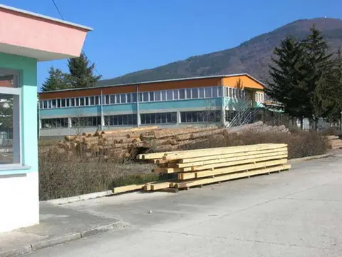 Магацин со покриени простори