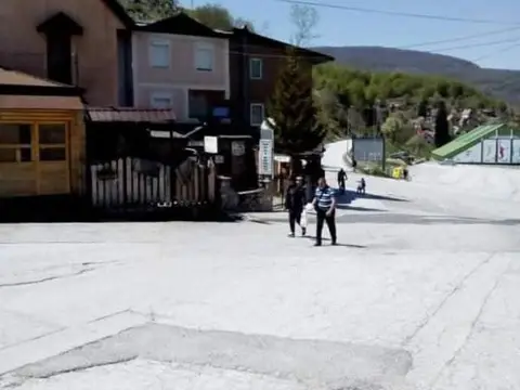 Se prodava