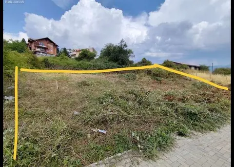 Градежна парцела во Чекоштина