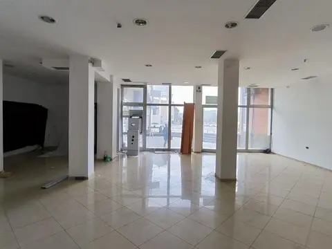 Se prodava deloven prostor vo Veles