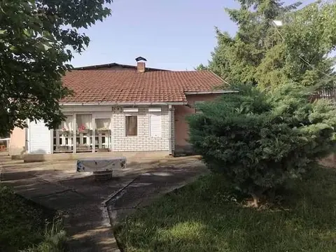 Се продава