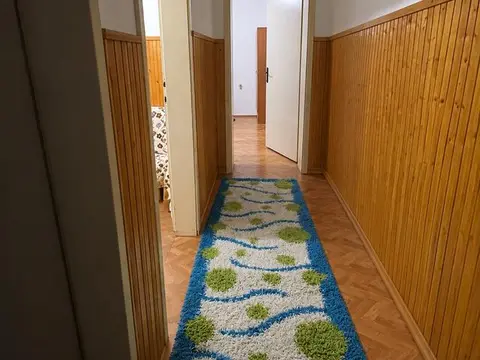 Se izdava stan Cair, Xhon Kenedi