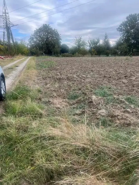Се продава земјиште во Јурумлери