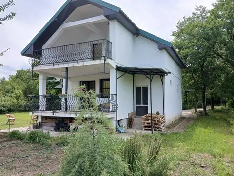 Se prodava vikend kukja vo Badar- Topola