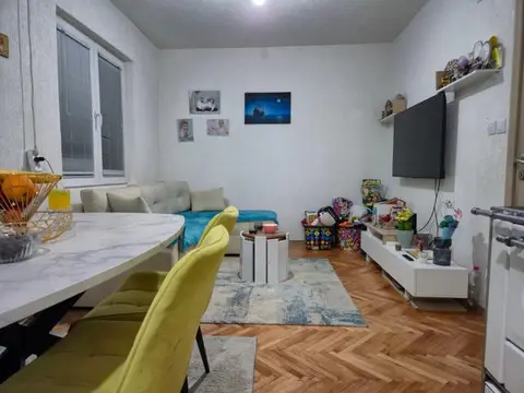 Prodava se kukja u banevo trlo