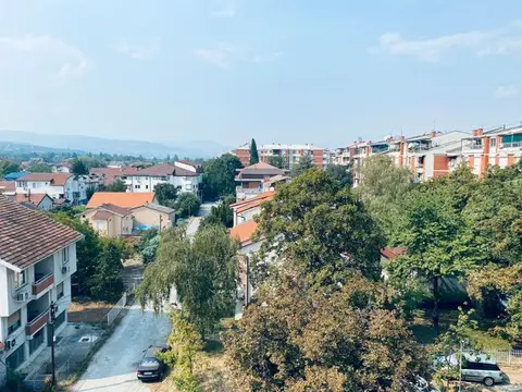 Se prodava stan 64m2 vo Gjorce kaj parkot