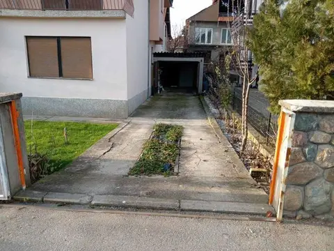 Се продава куќа од 300м2 во Делчево