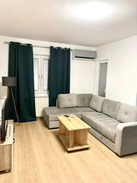 Наместен стан со 2 спални во Хром, 75 м²