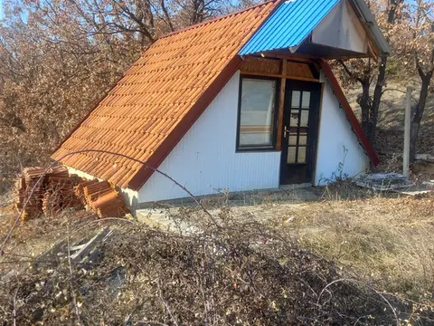 Продавам викендица