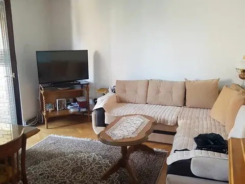 Se prodava kukja na 3 kata plus garazha 85 000 e dvor 16 m2