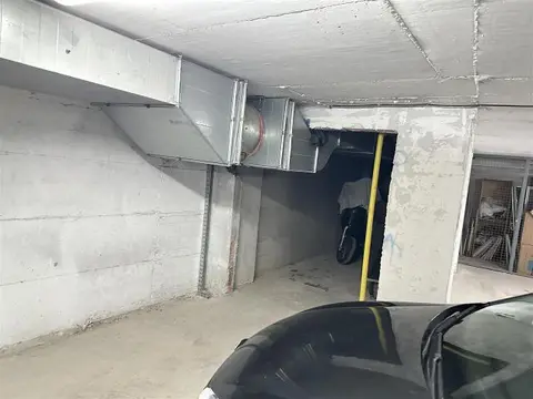 Se prodava garaza so podrum pregradeni