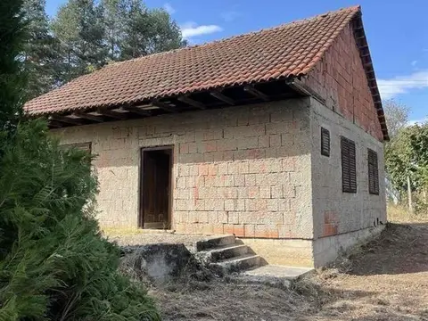 Продавам викендица од 60 м2 со двор од 1.500 м2 071211346