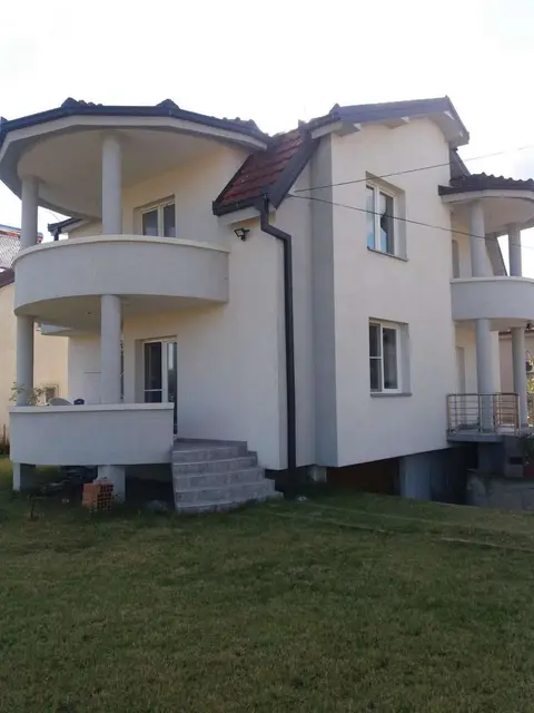 Имот во Радишани