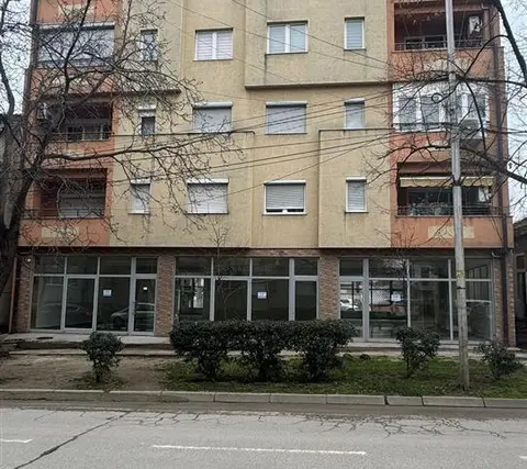 Се издава деловен простор 308 м2/Jipet lokali me qira 308 m2
