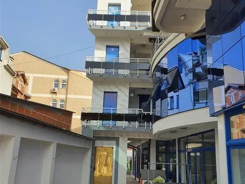 Stanbena zgrada so lift
