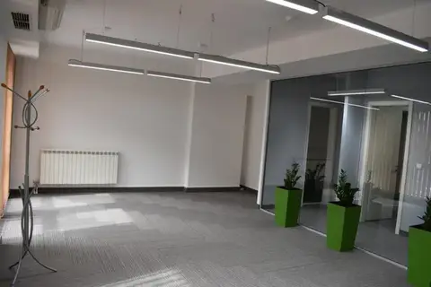 Деловен простор со 4 соби, 111 м² во Центар – Ленинова