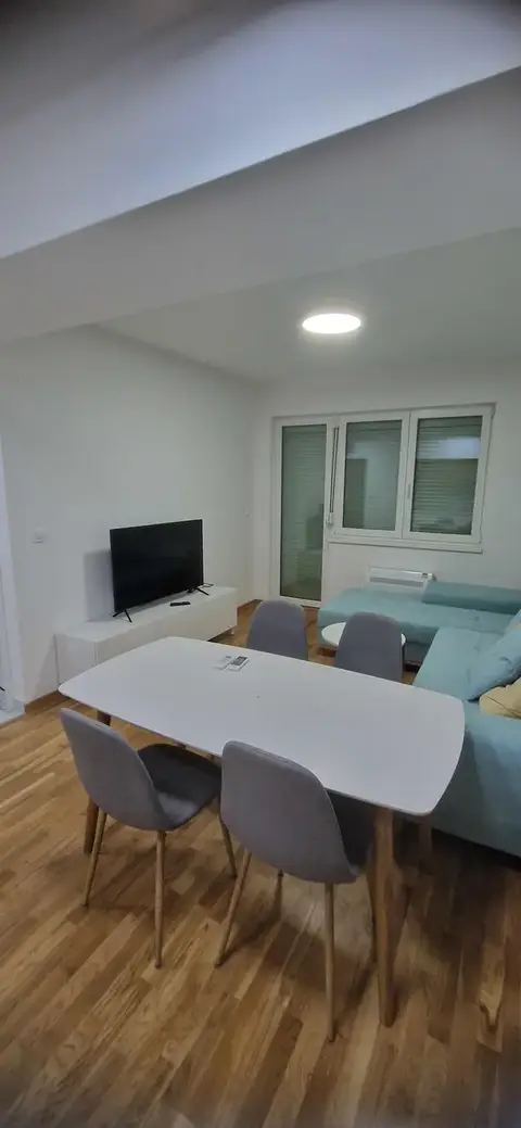 Стан со 2 соби, наместен, во Аеродром – 45 м²