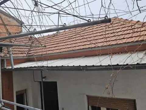 Јени маале, куќа, 2х35м2+11+9м2, гаража
