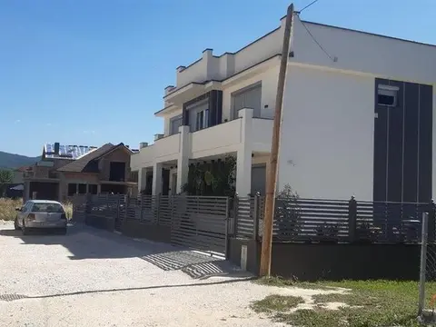 Moderna luksuzna kuqa