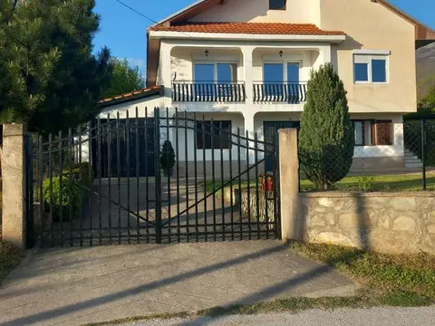 Продавам куќа со поглед на Преспанскиот езеро