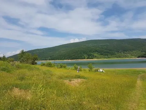 Mavrovo Vip plac od 4100m2 so dimenzija 102m x 40m