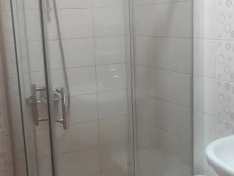 Се продава трособен стан