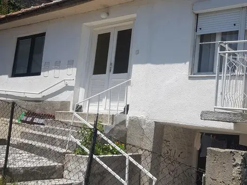 Se prodava kuka vo krusevo