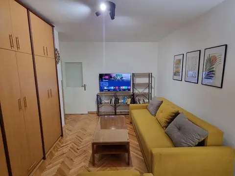 Izdavam RENOVIRAN EDNOSOBEN stan vo centar na Bitola