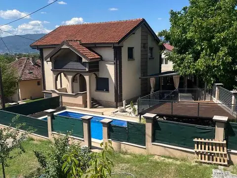 41878-Se iznajmuva kukja vo Radisani