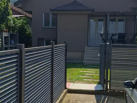Pintija samostojna kuka relativno nova