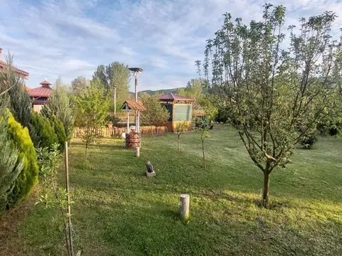 Се продава куќа и плац во Зелениково
