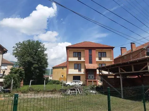 Shtepi + pllac ne lagjen Deveana