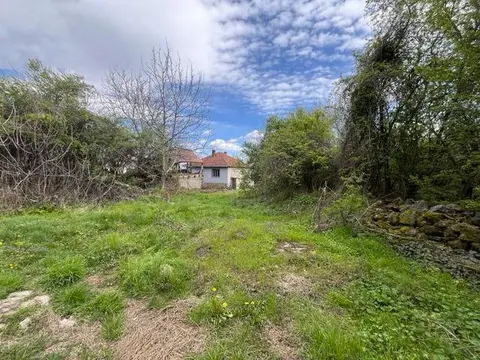 Gradezna parcela od 1383m2 vo Leshok