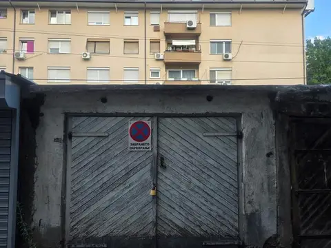 користена гаража