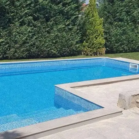 Куќа со базен и двор во Бардовци – 4 спални, 400 м²