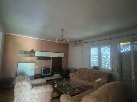 Се изнајмува спрат од куќа во Оризари-Кочани
