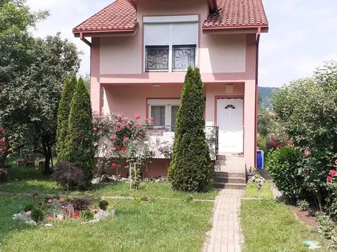 kukja kaj 4 vodenicki pred selo Banjani