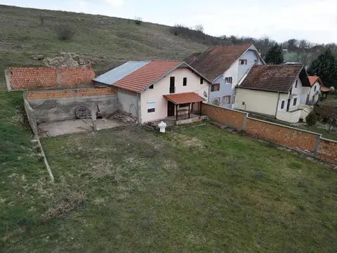 Prodavam vikendica vo selo Vojnik na 12 km od Kumanovo