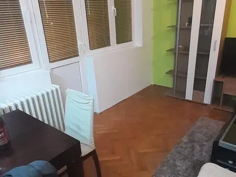 Se izdava dvosoben stan vo centar