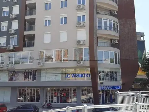 Се изнајмува 50м2 во центар (Waikiki)