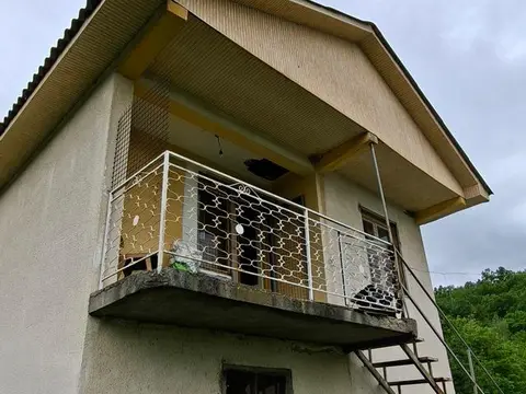 Куќа 34+6+15 м2 со плац од 2540 м2 на Китка со прекрасен пог