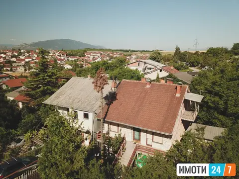 Се продава куќа во населба Ченто
