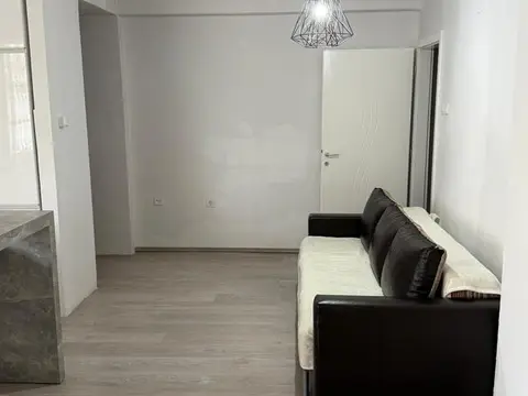 Shitet Banes, Se prodava stan